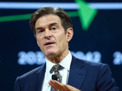 NEW YORK, NY - SEPTEMBER 19: Dr. Mehmet Oz, Professor of Surgery at Columbia University speaks at The 2017 Concordia Annual Summit at Grand Hyatt New York on September 19, 2017 in New York City. (Photo by Riccardo Savi/Getty Images for Concordia Summit)