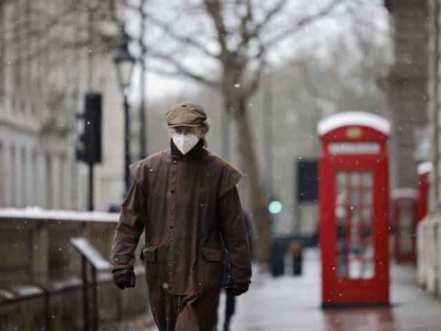 UK Govt Scientist Says Britons Should Wear Masks with THREE Layers
