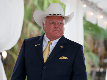 Texas Agriculture Commissioner Sid Miller arrives at Mar-a-Lago to meet with President-elect Donald Trump's transition team, Friday, Dec. 30, 2016, in Palm Beach, Fla. (AP Photo/Evan Vucci)
