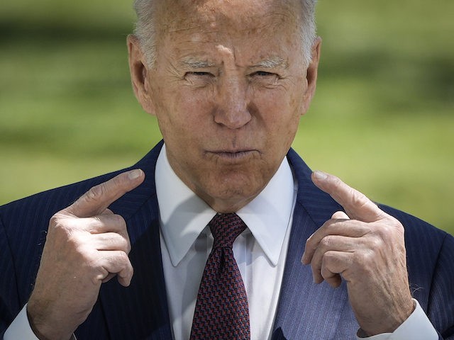 U.S. President Joe Biden speaks about updated CDC mask guidance on the North Lawn of the White House on April 27, 2021 in Washington, DC. President Biden announced updated CDC guidance, saying vaccinated Americans do not need to wear a mask outside when in small groups. (Drew Angerer/Getty Images)