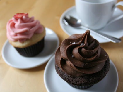 Cupcakes,_chocolate_and_strawberry_flavour