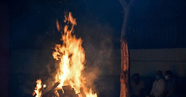 Coronavirus Forces Crematoriums in India to Build Mass Funeral Pyres