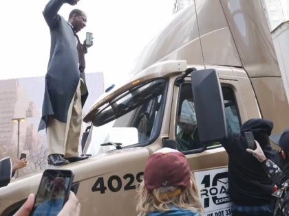 BLM protesters swarm a truck driver attempting to move his rig through the crowd following