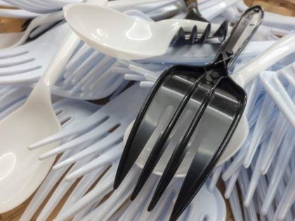 Plastic utensils are seen September 19, 2016, in Washington, DC. (PAUL J. RICHARDS/AFP via