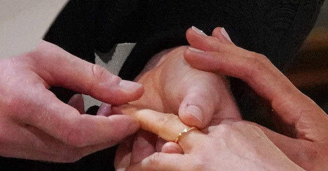 WATCH: Chicago Cop Paralyzed in Shooting Marries Sweetheart