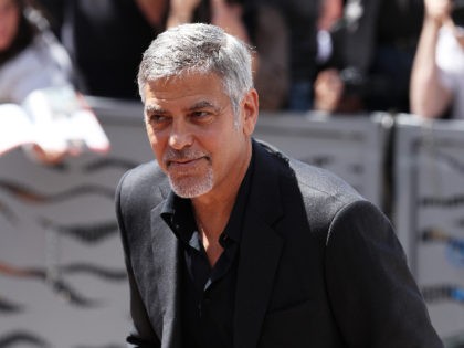 CANNES, FRANCE - MAY 12: Actor George Clooney attends the "Money Monster" photoc