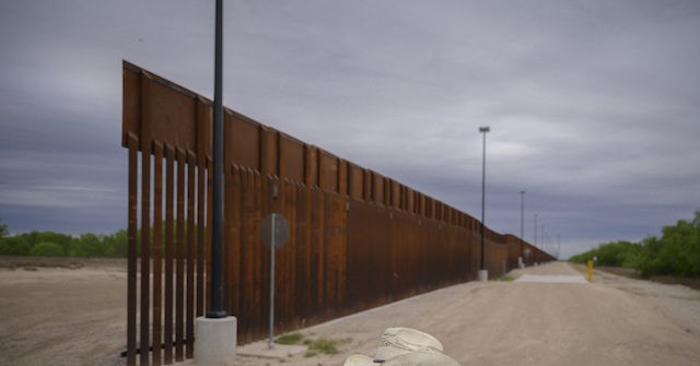 Poll: Border Wall Supported by Working Class Whites, 4-in-10 Hispanics