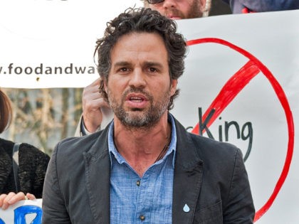 NEW YORK, NY - APRIL 25: Actor/director Mark Ruffalo (C) speaks at the Hydraulic Fracturing prevention press conference urging the protection of the drinking water source of 15 million Americans at Foley Square on April 25, 2011 in New York City. (Photo by D Dipasupil/Getty Images)