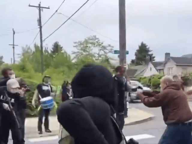 Antifa, BLM attack disabled veteran during Portland protest. (Twitter Video Screenshot/Alan Bings)