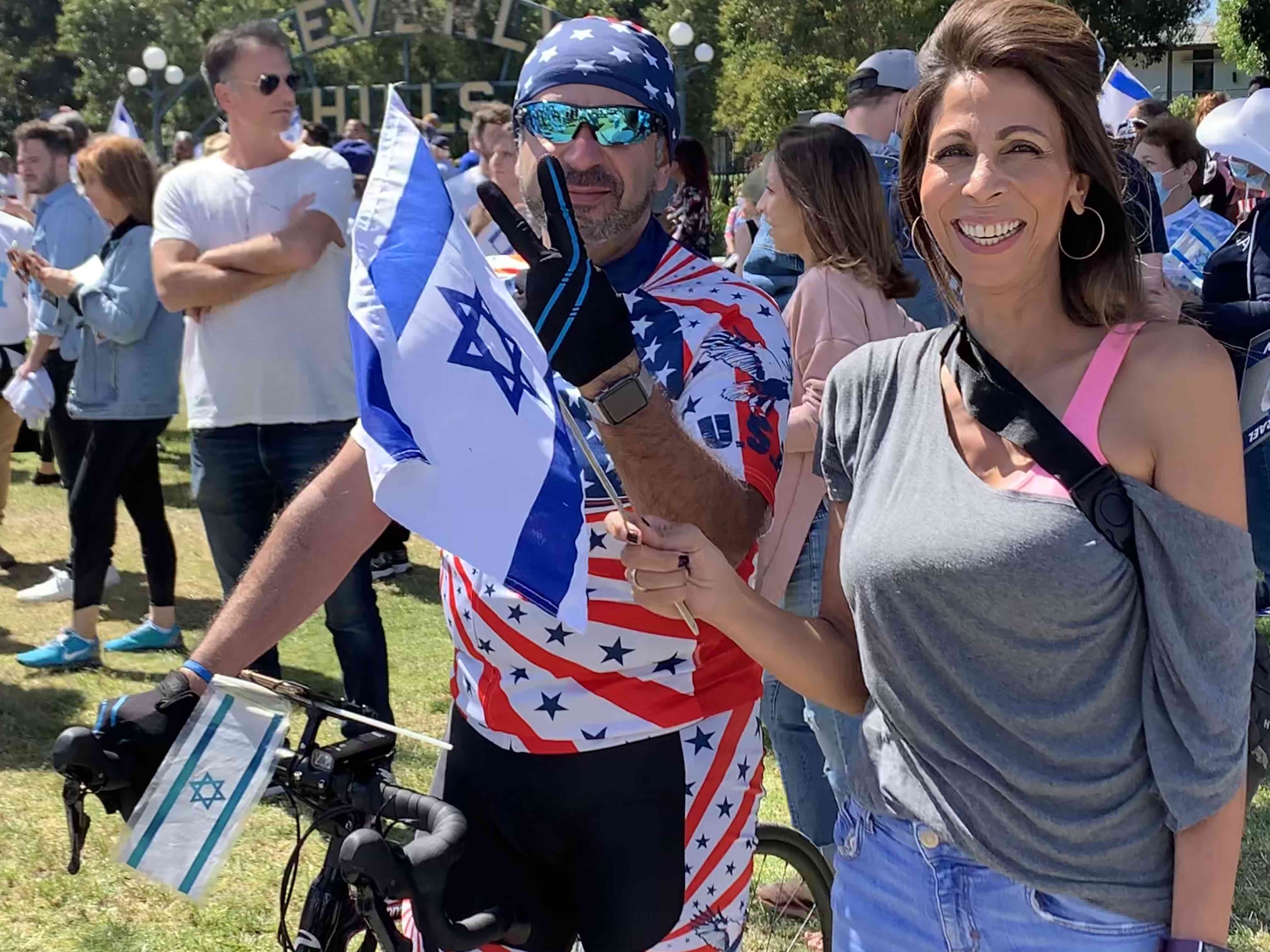 Bicycle guy at pro-Israel rally (Joel Pollak)