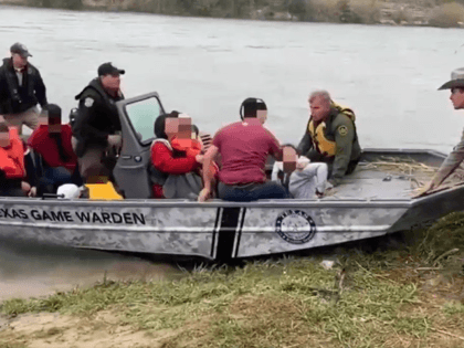 Texas Parks and Wildlife game wardens rescue ten migrants from drowning in the Rio Grande in April 2021. (Image: U.S. Border Patrol/Del Rio Sector)