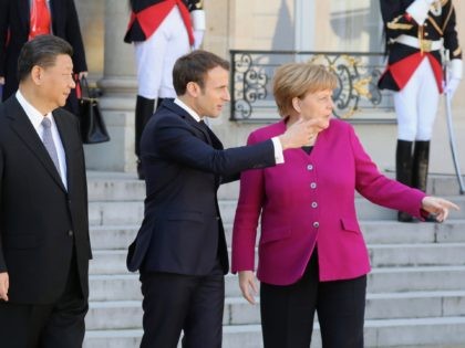French President Emmanuel Macron (C) speaks with German Chancellor Angela Merkel (R) and Chinese President Xi Jinping (L) following their meeting at the Elysee Palace in Paris on March 26, 2019. - The leaders of China, France, Germany and the EU were set to meet in Paris on March 26 …