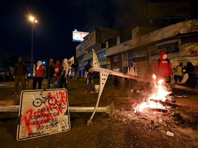 Demostrators block a street with a barricade in Cali, Colombia, on May 2, 2021, during a protest against a tax reform bill launched by President Ivan Duque. - Colombian President Ivan Duque asked the parliament to withdraw a tax reform bill that triggered four consecutive days of protests and riots …