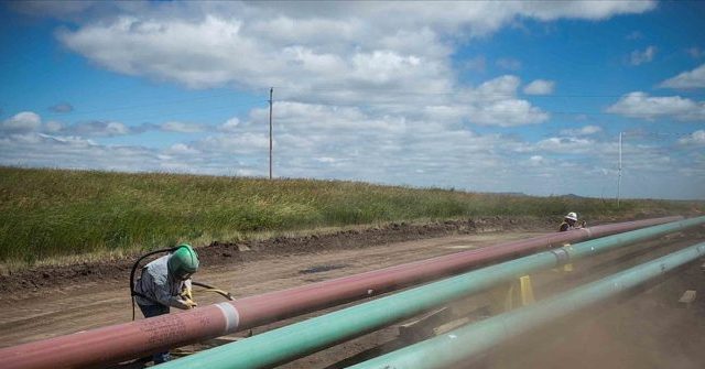 Judge Reluctantly Lets Dakota Access Pipeline’s Oil Flow