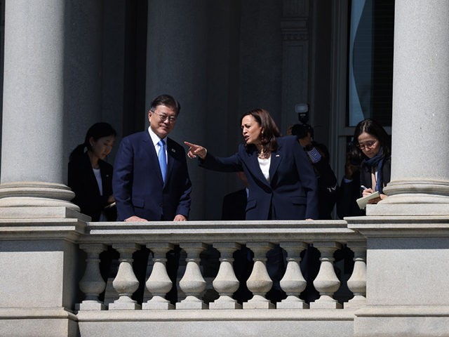 WASHINGTON, DC - MAY 21: U.S. Vice President Kamala Harris (R) and Korean President Moon J