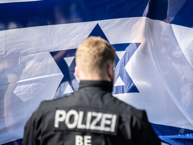 More Israeli Flag Burnings In Germany As Israel Conflict Continues - Vimarsana News