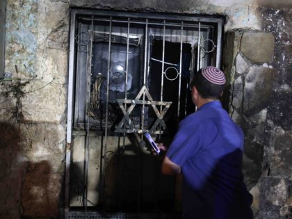 Lod synagogue attack (Ahmad Gharabli / Getty)