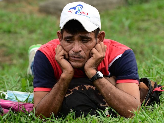 start the first migrant caravan of the year towards the United States in San Pedro Sula, Honduras, on January 14, 2021. - At least 2,000 Hondurans will start a journey towards the US on Friday, fleeing violence and the deepening of the economic crisis left by the COVID-19 pandemic and …