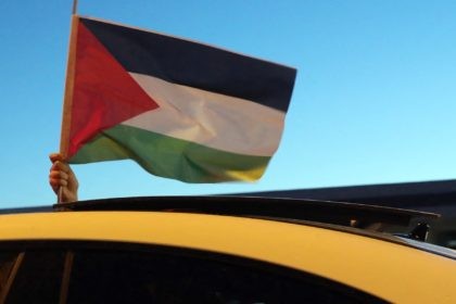 Palestinian flag on car (Adem Altan / Getty)