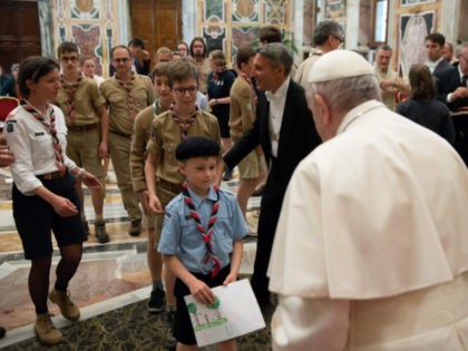 Pope Francis meets with members of the Scouts Unitaires de France at the Vatican, May 14, 2021./ Vatican Media.