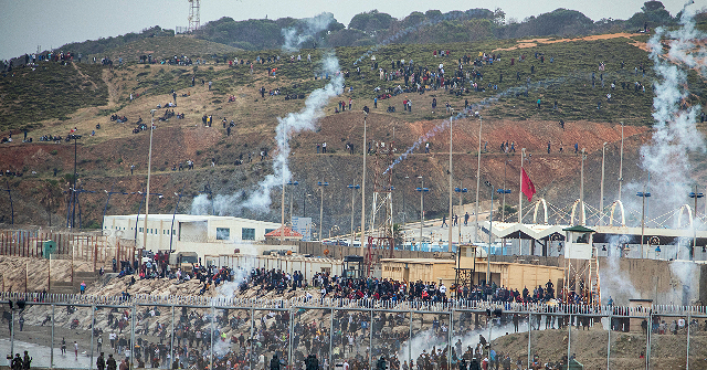PICS: Estimate of Migrants Involved In EU Border Breach Rises to 6,000