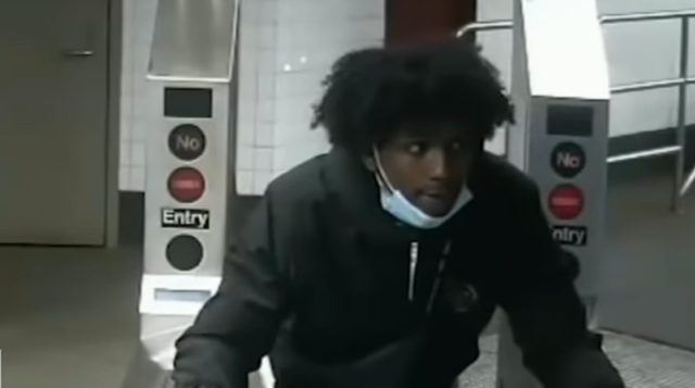 Suspect in subway slashing incident in Manhattan. Screenshot via YouTube.