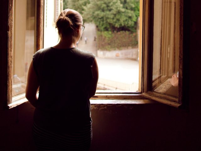 Window gazing (Say_No_To_Turtles / Flickr / CC / Cropped)