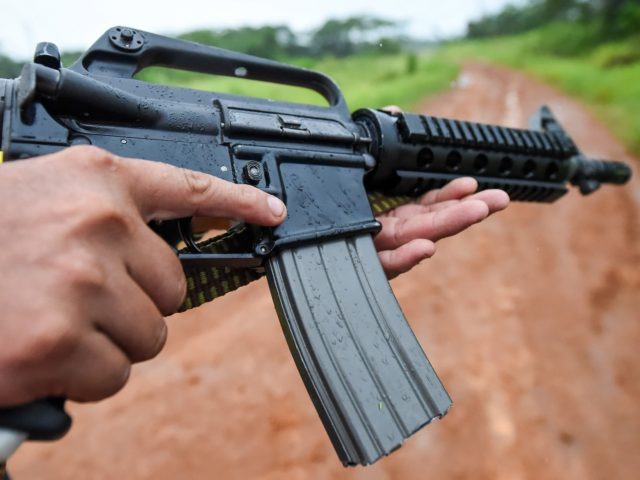 Dissident guerrilla leader who goes by the name Aldemar, member of the First Front of the Revolutionary Armed Forces of Colombia (FARC), displays his assault rifle as he patrols the jungle along the Inirida River in Guaviare Department, Colombia, on September 26, 2017. Aldemar is one of several dissident guerrilla …