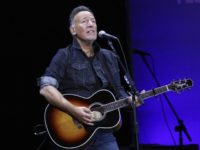 Protest Outside ‘Springsteen on Broadway’ Slams Aging Rocker for Vaccine Mandate, ‘Segregation’