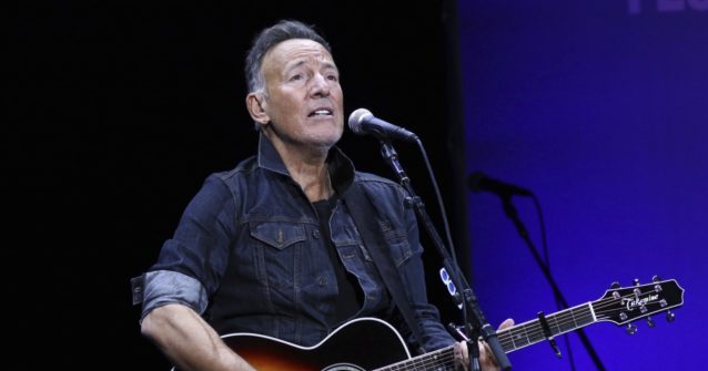 Protest Outside 'Springsteen on Broadway' Slams Aging Rocker for Vaccine Mandate, 'Segregation'