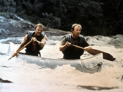 Jon Voight and Ned Beatty in a scene from the film 'Deliverance', 1972. (Photo by Warner Brothers/Getty Images)