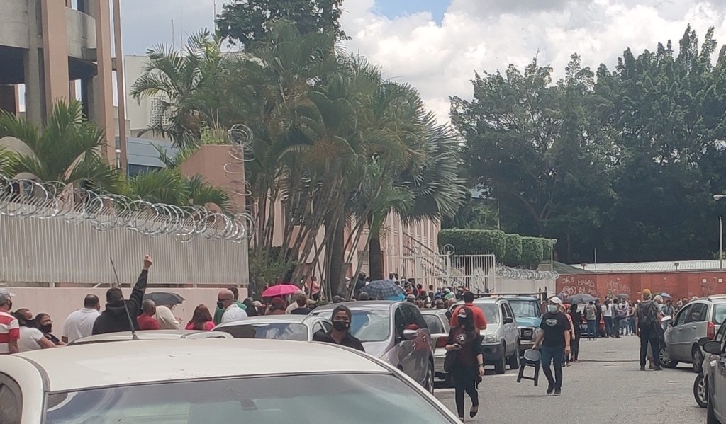 Line for coronavirus vaccines at the Bolivarian University of Venezuela in Caracas, June 4, 2021