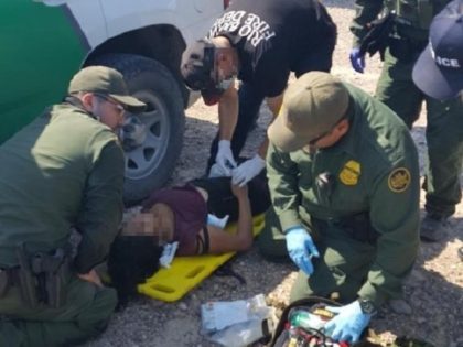 Laredo South Station Border Patrol agents and Rio Bravo Fired Department EMS workers tend to a migrant suffering heat-related injuries after illegally crossing the border. (Photo: U.S. Border Patrol/Laredo Sector)