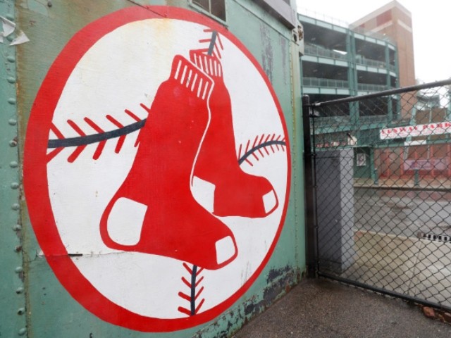 WATCH: Fan Booted from Fenway After Unfurling 'Trump Won' Banner - Vimarsana News