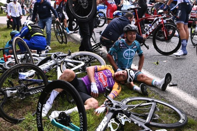 Spectator to be sued after Tour de France crash - Breitbart