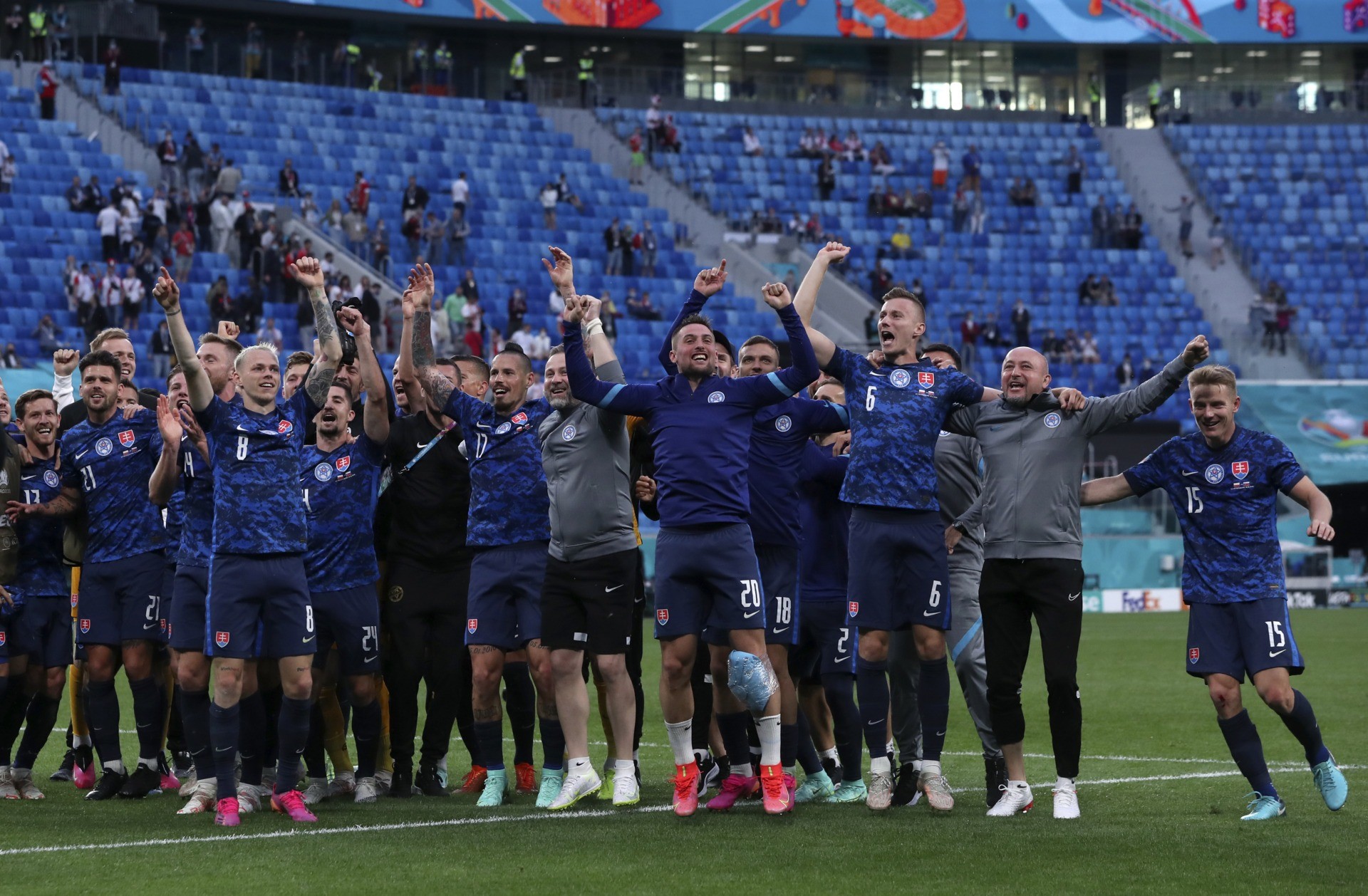 Словакия румыния результат. The Tartan Army. Slovakian Euro. Euro новости.