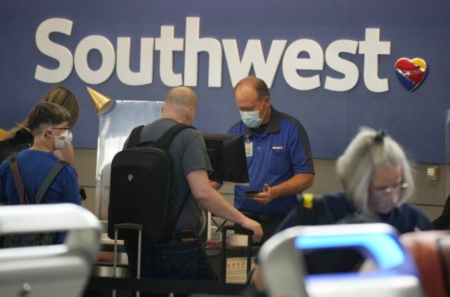 Southwest Airlines Plans To Raise Minimum Pay To 15 An Hour Breitbart