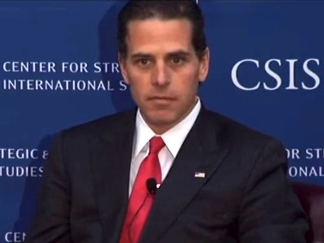 Hunter Biden and 'Art' Exhibit Invitees Pose Maskless in Los Angeles - Vimarsana News