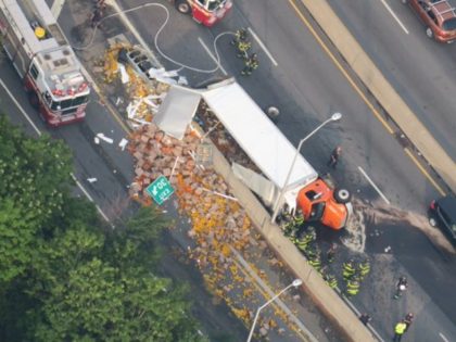 "From @wcbs880 #Chopper880 and @PIX11News #Air11: Vegetable delivery truck overturns, splits open, closes most of the NB BQE at Flushing Ave; updates #Every10Minutes #OnThe8s; 07.26.21; #NYC; #Brooklyn; @wcbs880traffic ; @PIX11Traffic" (@TomKaminskiWCBS/Twitter)