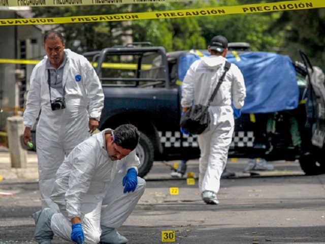 Forensic personnel work at the crime scene where four police officers were killed in Tonala, Jalisco State, Mexico, on September 3, 2018. (Photo by Ulises Ruiz / AFP) (Photo credit should read ULISES RUIZ/AFP via Getty Images)