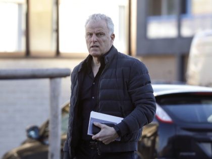 Dutch crime reporter Peter R. de Vries arrives at the heavily secured courtroom in Osdorp, Amsterdam, on February 15, 2019 where the plaintiffs hold their indictment in Dutch criminal Willem Holleeder's multiple liquidation case. (Photo by Bas Czerwinski / ANP / AFP) / Netherlands OUT (Photo credit should read BAS …