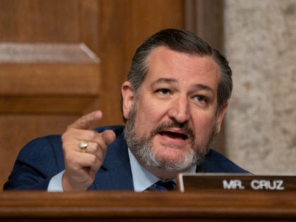 WASHINGTON, DC - SEPTEMBER 30: U.S. Sen. Ted Cruz (R-TX) questions former FBI Director Jam