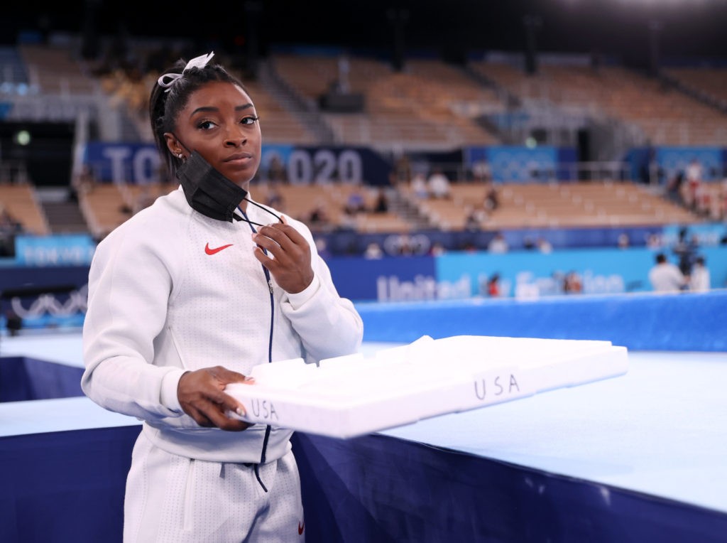  Simone Biles of Team United States supports her team mates by carrying their chalk after pulling out after the vault during the Women's Team Final on day four on day four of the Tokyo 2020 Olympic Games at Ariake Gymnastics Centre on July 27, 2021 in Tokyo, Japan. (Photo by Laurence Griffiths/Getty Images)