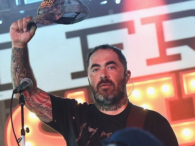 CHICAGO, IL - JUNE 17: Singer/Songwriter Aaron Lewis performs during 2016 Windy City LakeS