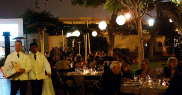 CA Restaurants Add Fees to Address High Labor Costs, Worker Shortages - Vimarsana News