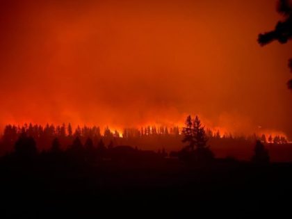 Forest fire in southern Oregon. Screenshot via Twitter.