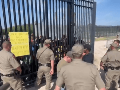Troopers from Florida and Nebraska joint Texas DPS and Border Patrol at a border gate in Del Rio, Texas. (Twitter Video Screenshot: Bill Melugin/Fox News)