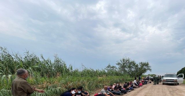 EXCLUSIVE: 100 Venezuelans Cross into Texas Border Town in One Hour