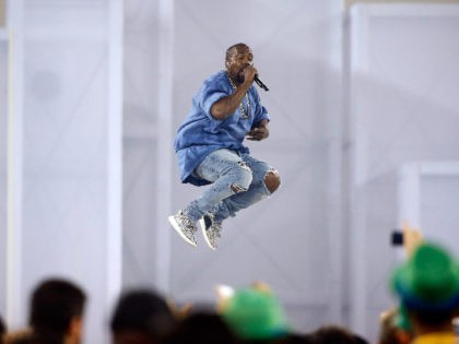 TORONTO, ON - JULY 26: Kanye West preforms during the closing ceremony on Day 16 of the Toronto 2015 Pan Am Games on July 26, 2015 in Toronto, Canada. (Photo by Ezra Shaw/Getty Images)