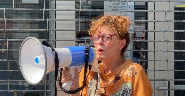 Susan Sarandon Leads Protest Against Squad at AOC's Office: 'We're Losing Hope' You Won't Get Medicare for All